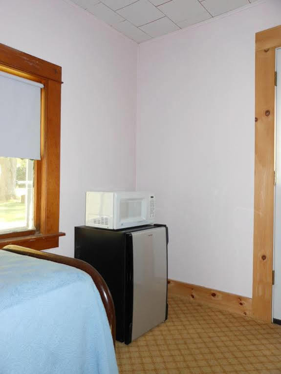 Katahdin Cabins Hotel Millinocket Buitenkant foto