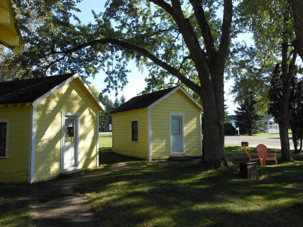 Katahdin Cabins Hotel Millinocket Buitenkant foto