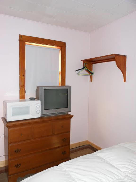 Katahdin Cabins Hotel Millinocket Buitenkant foto