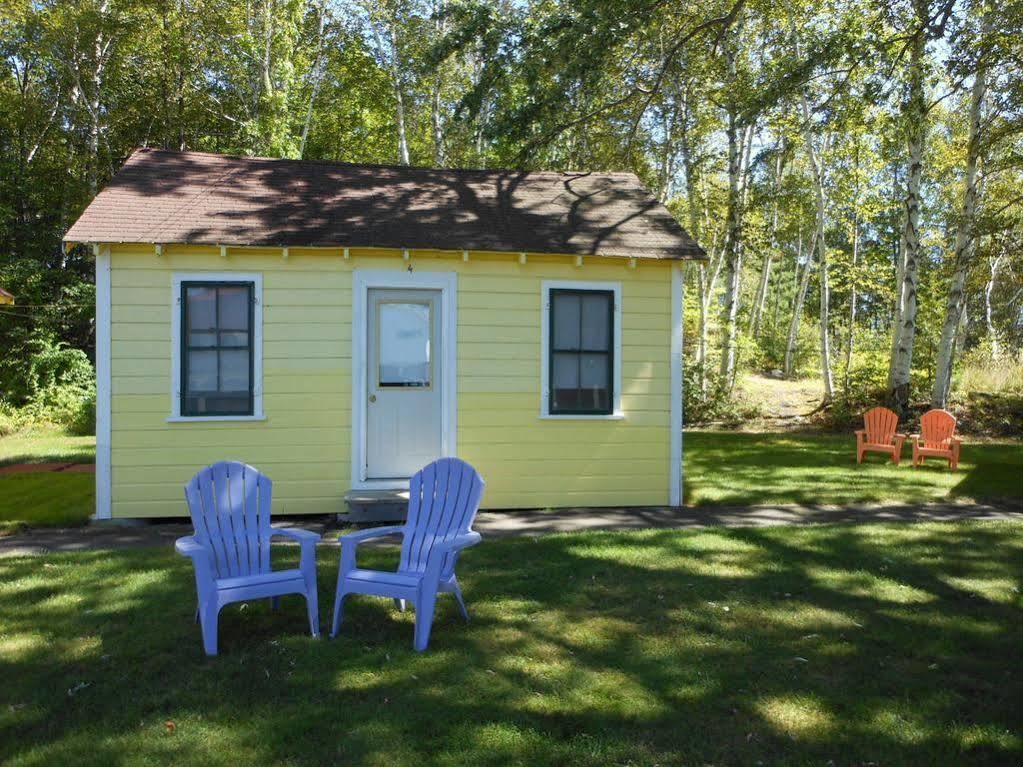 Katahdin Cabins Hotel Millinocket Buitenkant foto