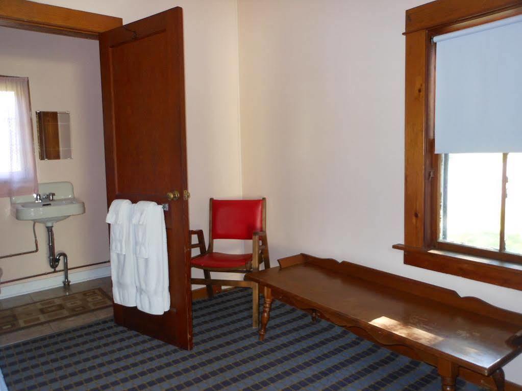 Katahdin Cabins Hotel Millinocket Buitenkant foto